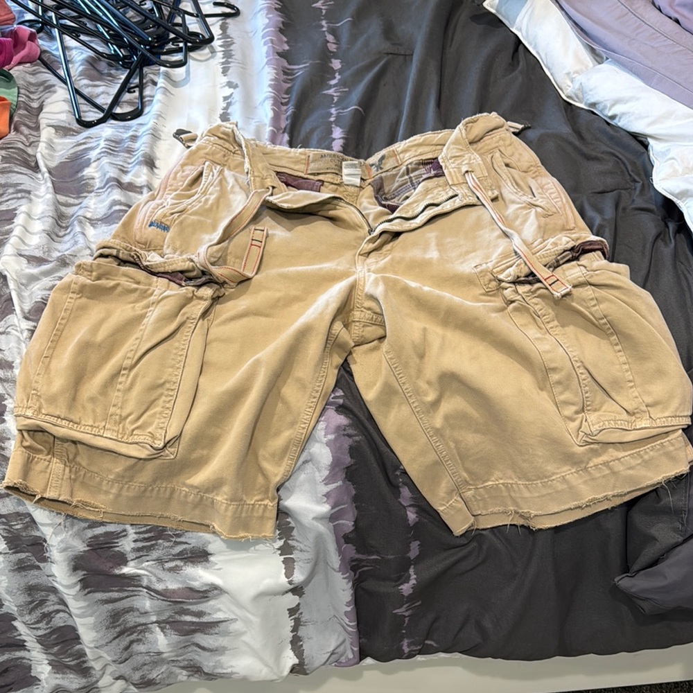 American Eagle Outfitters Tan Cargo Shorts Relaxed Fit